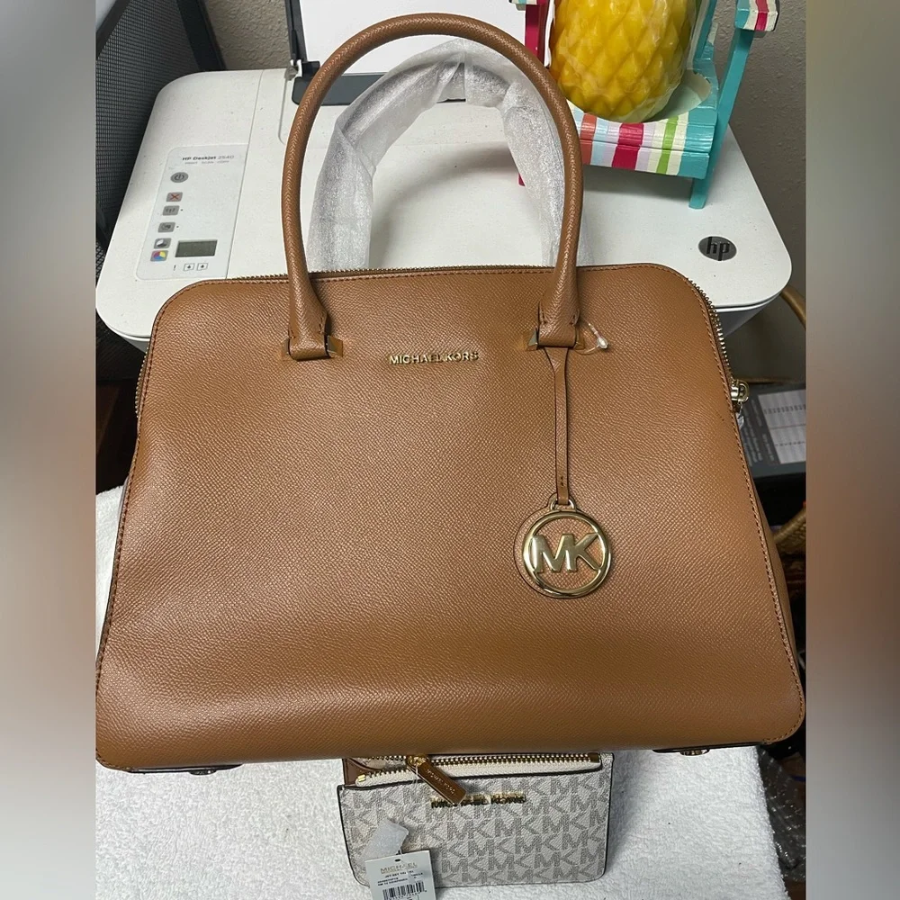 Michael Kors Houston Satchel and Wallet - Picture 3 of 11